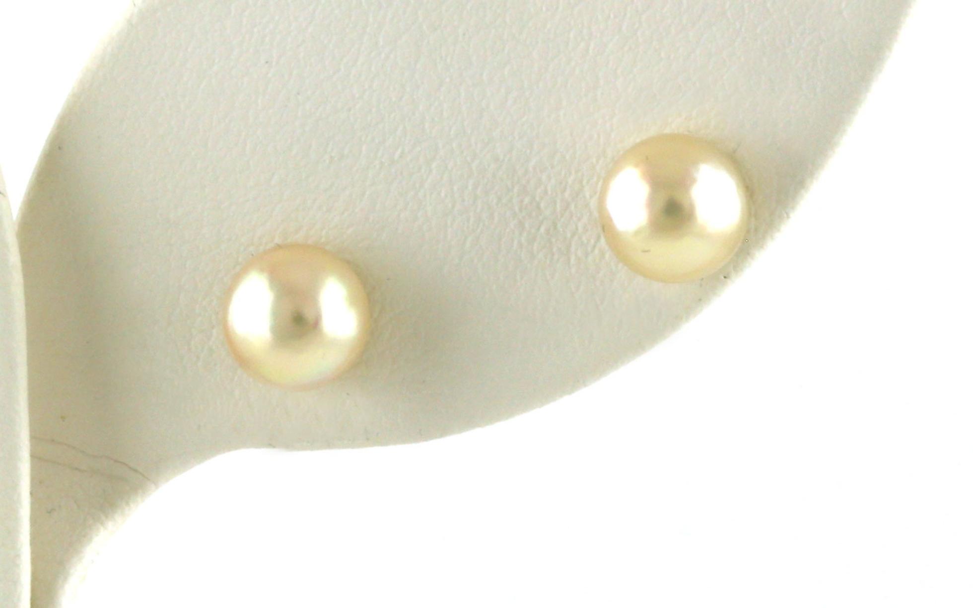 Estate Piece: Pearl Stud Earrings in Yellow Gold (6.50-7.00mm)