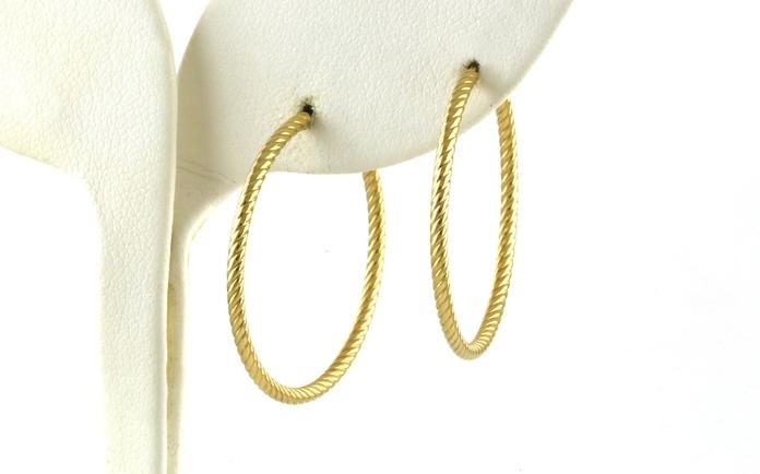 content/products/Hollow Twist Texture Hoop Earrings in Yellow Gold (1.8 x 30mm)