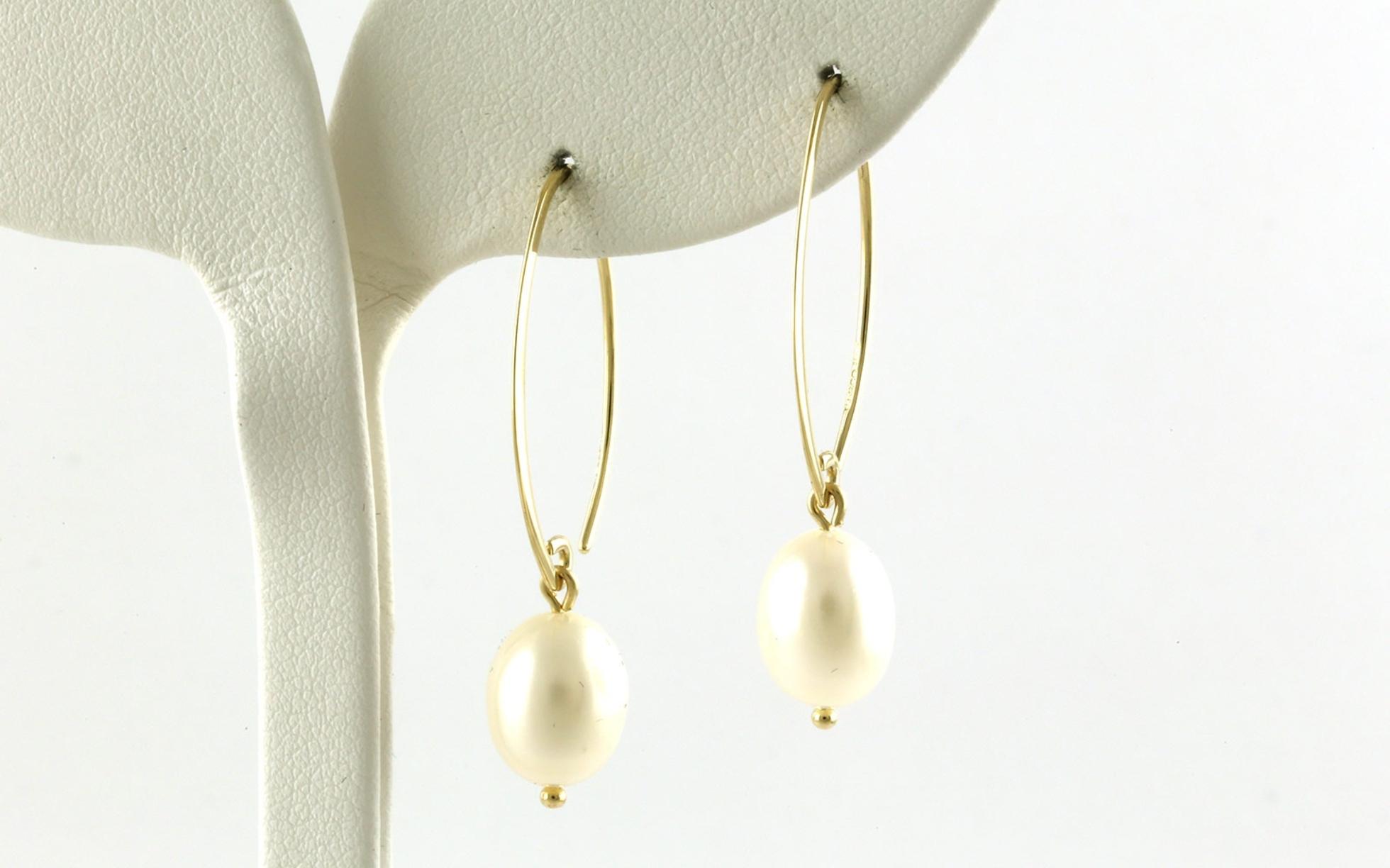 Sweep-style Freshwater Pearl Earrings in Yellow Gold