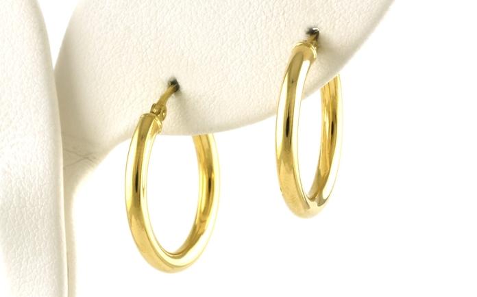 content/products/Hollow Hoop Earrings in Yellow Gold (2.5 x 20mm)