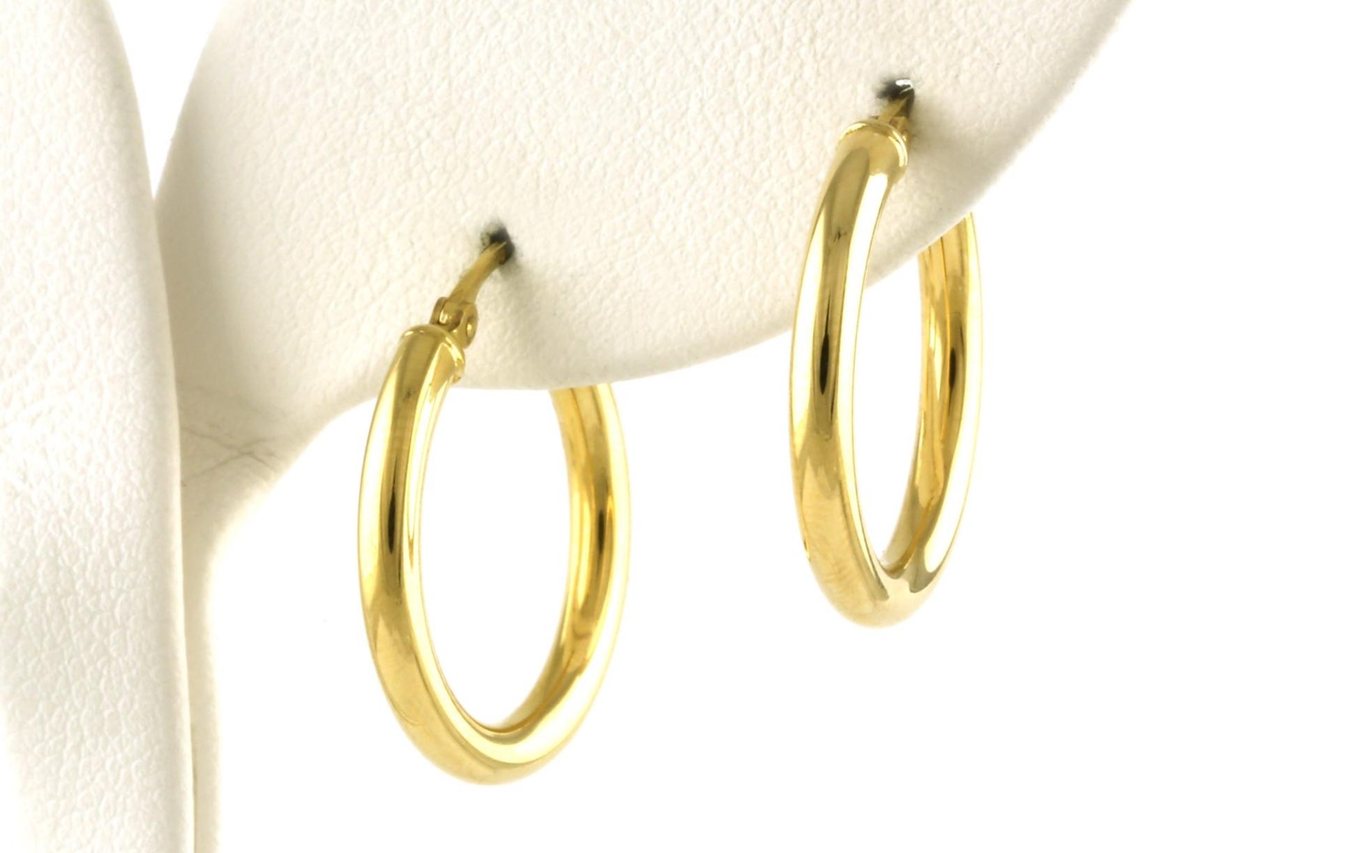 Hollow Hoop Earrings in Yellow Gold (2.5 x 20mm)
