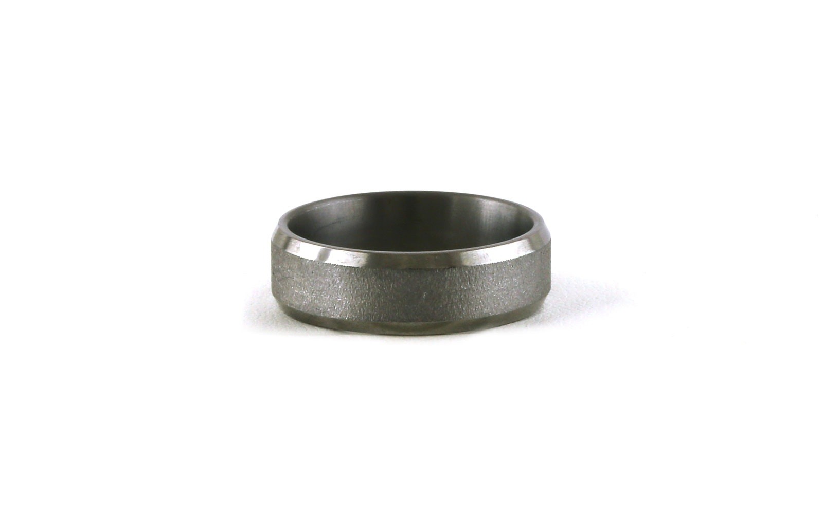 Comfort Fit Bevel Edge Wedding Band with Wire Brushed Finish in Center in Gray Tantalum (sz 10)