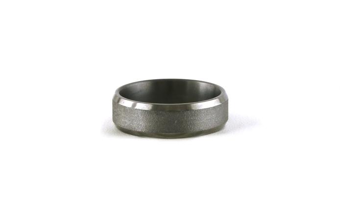 content/products/Comfort Fit Bevel Edge Wedding Band with Wire Brushed Finish in Center in Gray Tantalum (sz 10)