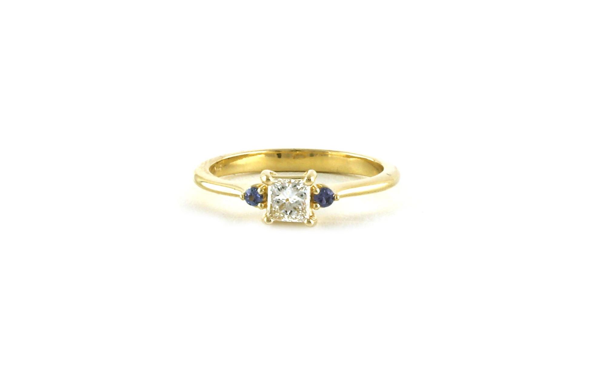 3-Stone Princess-cut Diamond and Round Montana Yogo Sapphire Ring in Yellow Gold (0.42cts TWT)