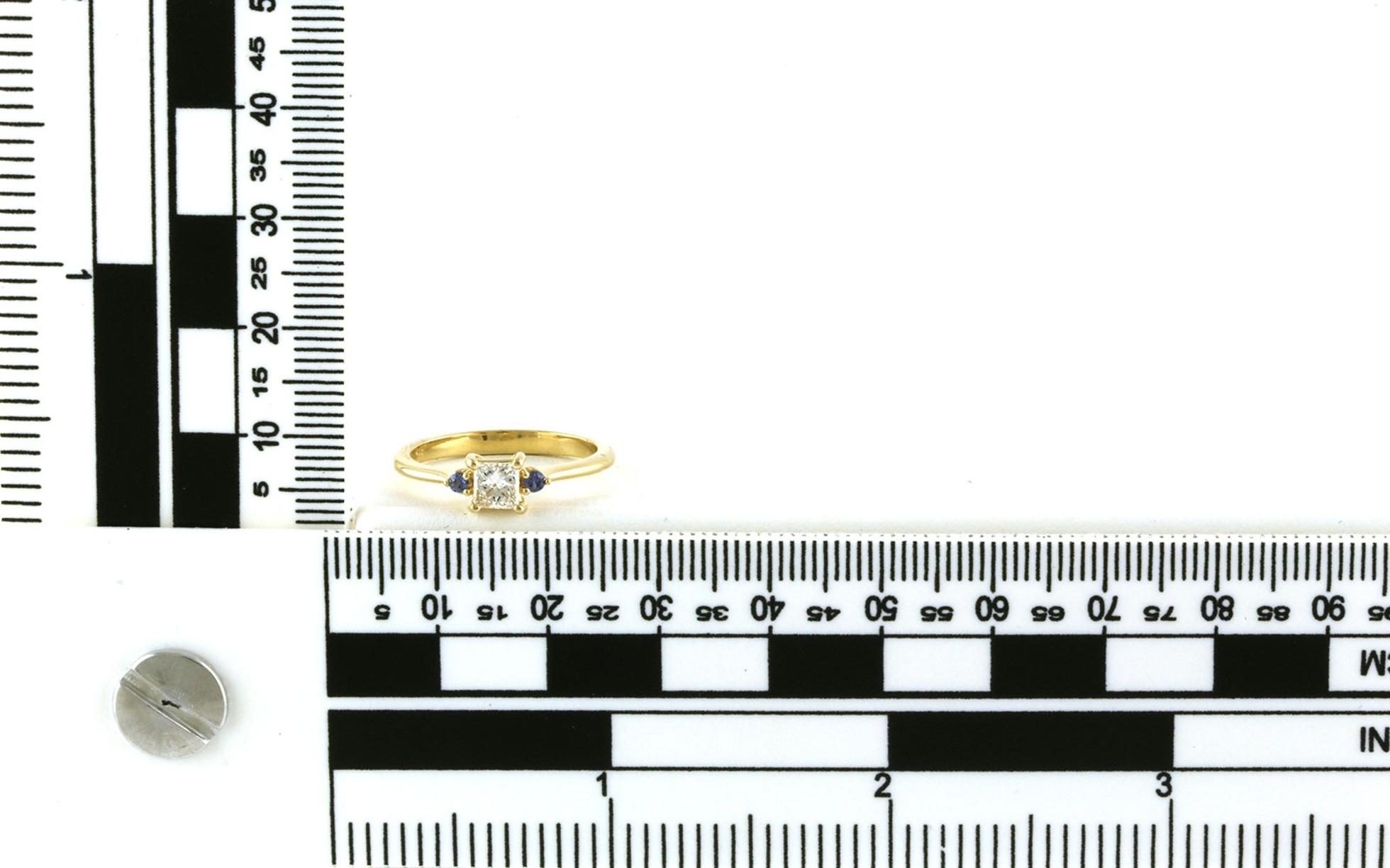 3-Stone Princess-cut Diamond and Round Montana Yogo Sapphire Ring in Yellow Gold (0.42cts TWT) scale
