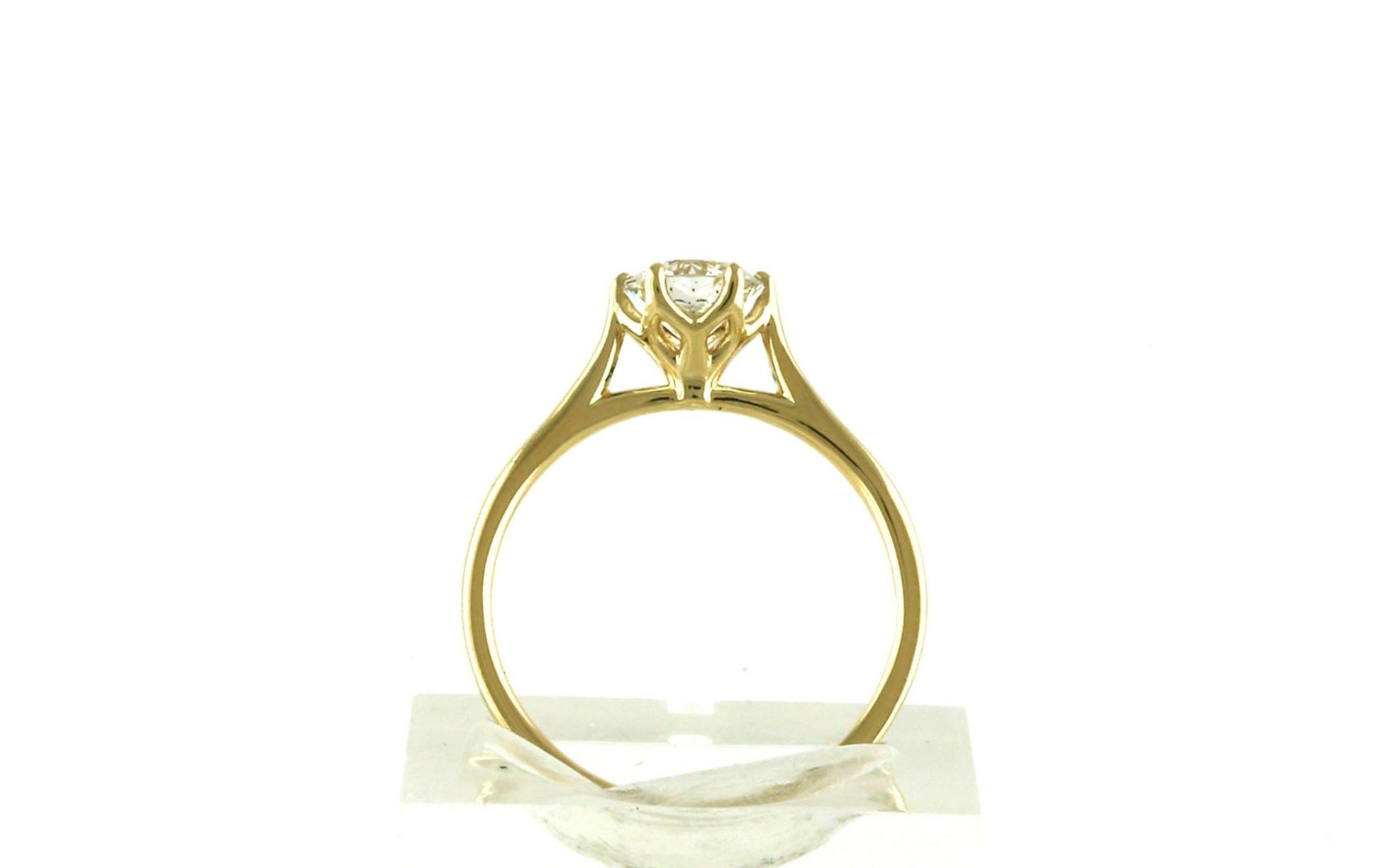 Solitaire-style Diamond Engagement Ring in 6-Prong Tulip Setting in Yellow Gold (0.84cts) side