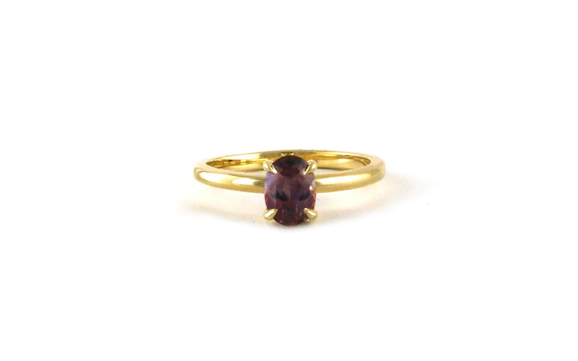 Solitaire-style Oval-cut Pinkish-Purple Montana Sapphire Ring in Yellow Gold (0.87cts)