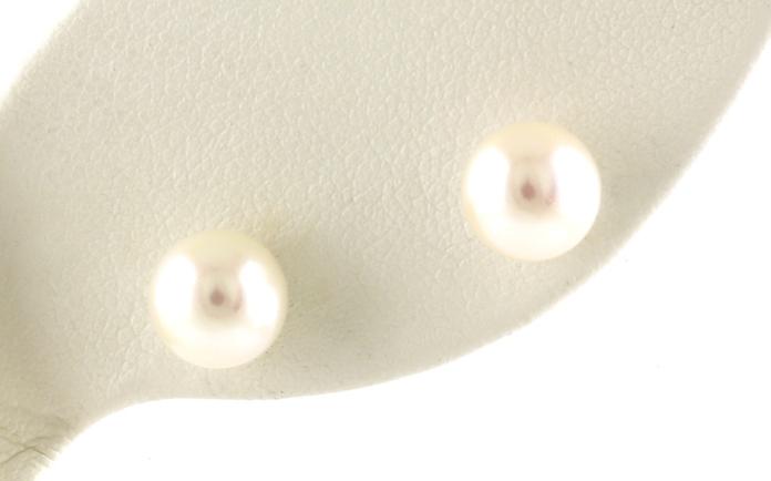 content/products/Fresh Water Pearl Stud Earrings in White Gold (7 - 7.5 mm)