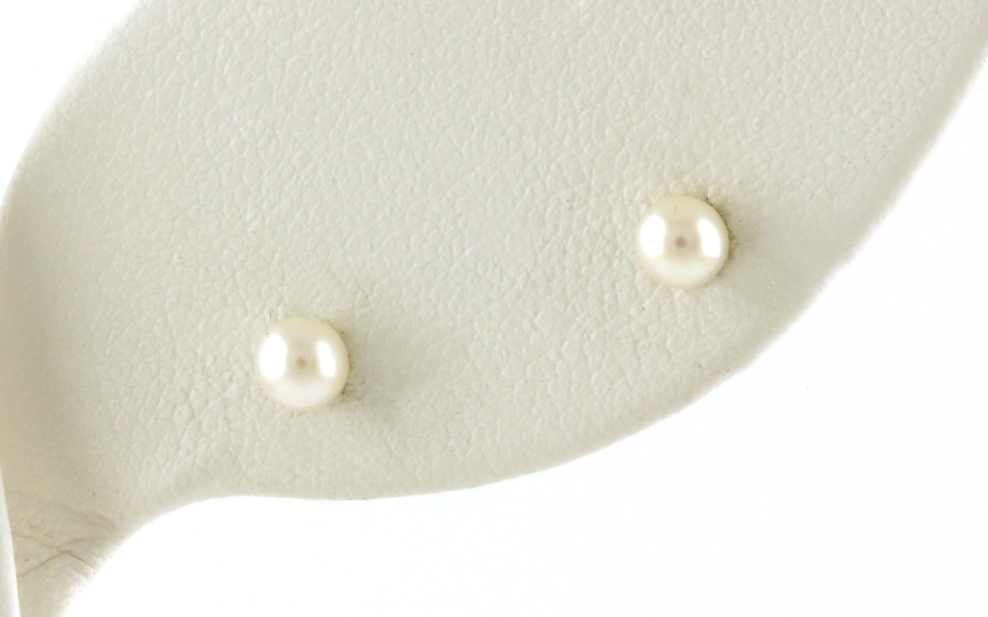 Fresh Water Pearl Stud Earrings in White Gold (4.5 - 5 mm)