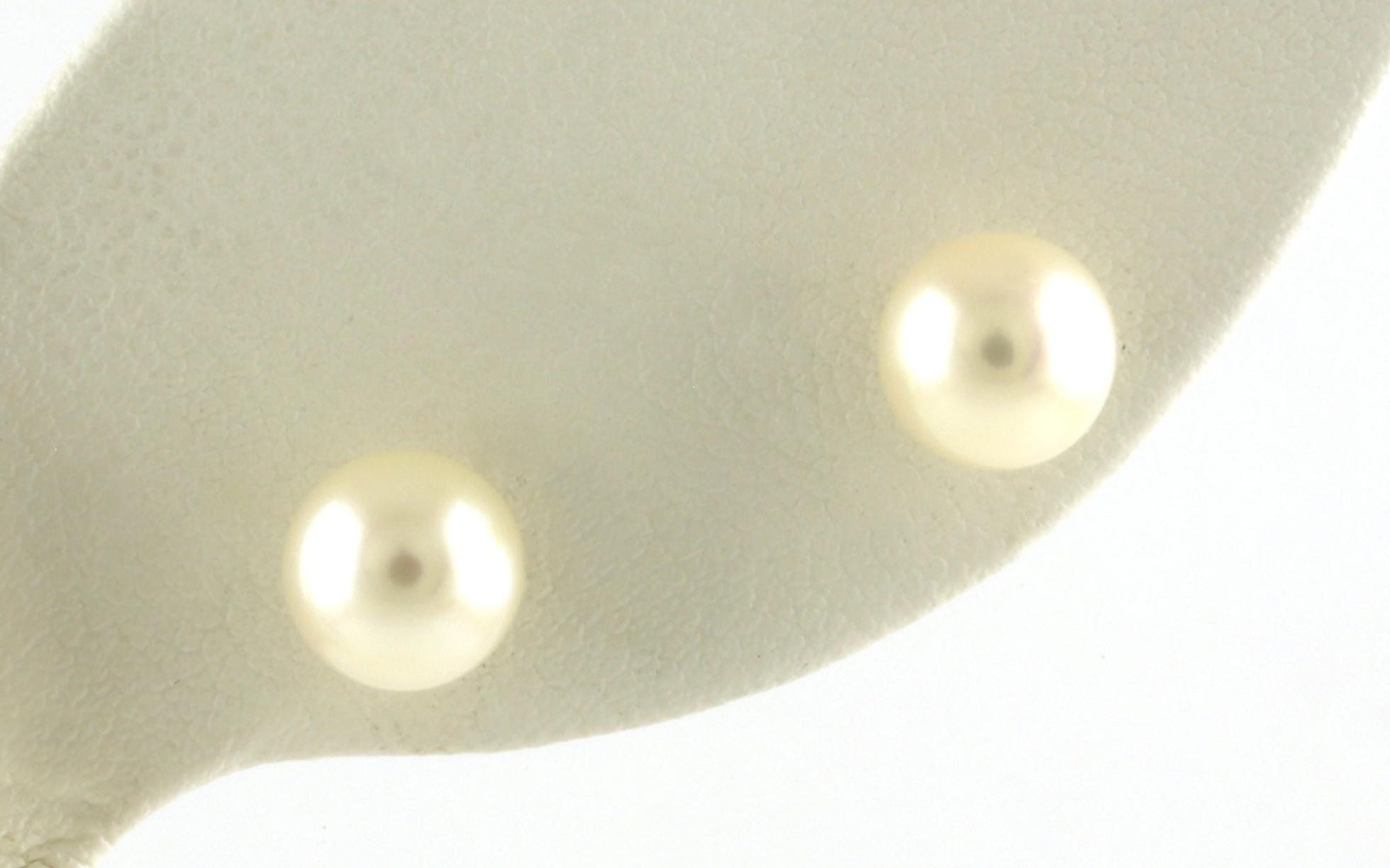 Fresh Water Pearl Stud Earrings in White Gold (6.5 - 7 mm)