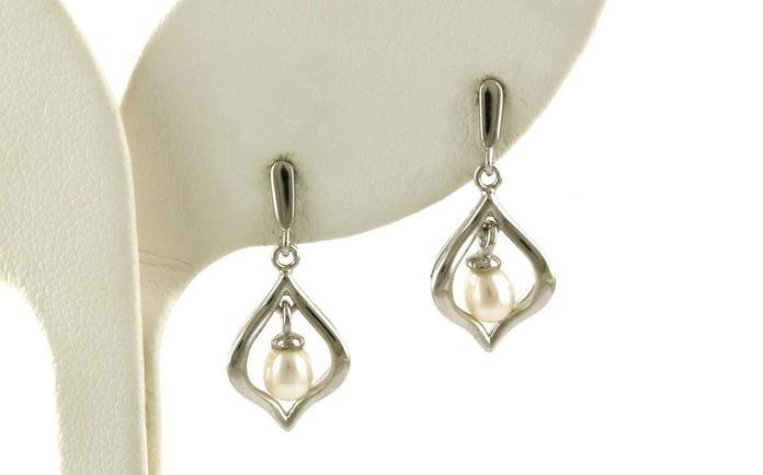 content/products/Tear Drop Pearl Dangle Earrings in Sterling Silver