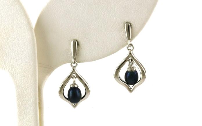 content/products/Tear Drop Dyed Black Pearl Dangle Earrings in Sterling Silver