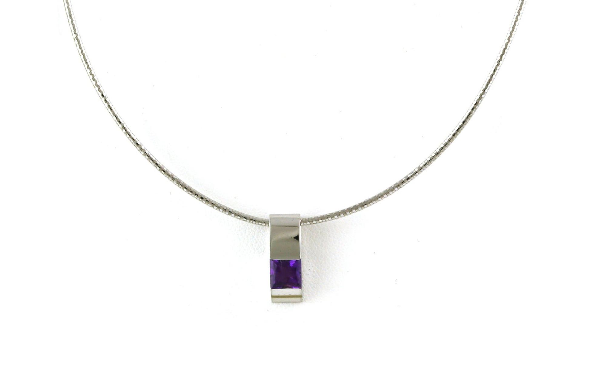 Estate Piece: Solitaire-style Bar-set Princess-cut Amethyst Necklace in White Gold (0.60cts)