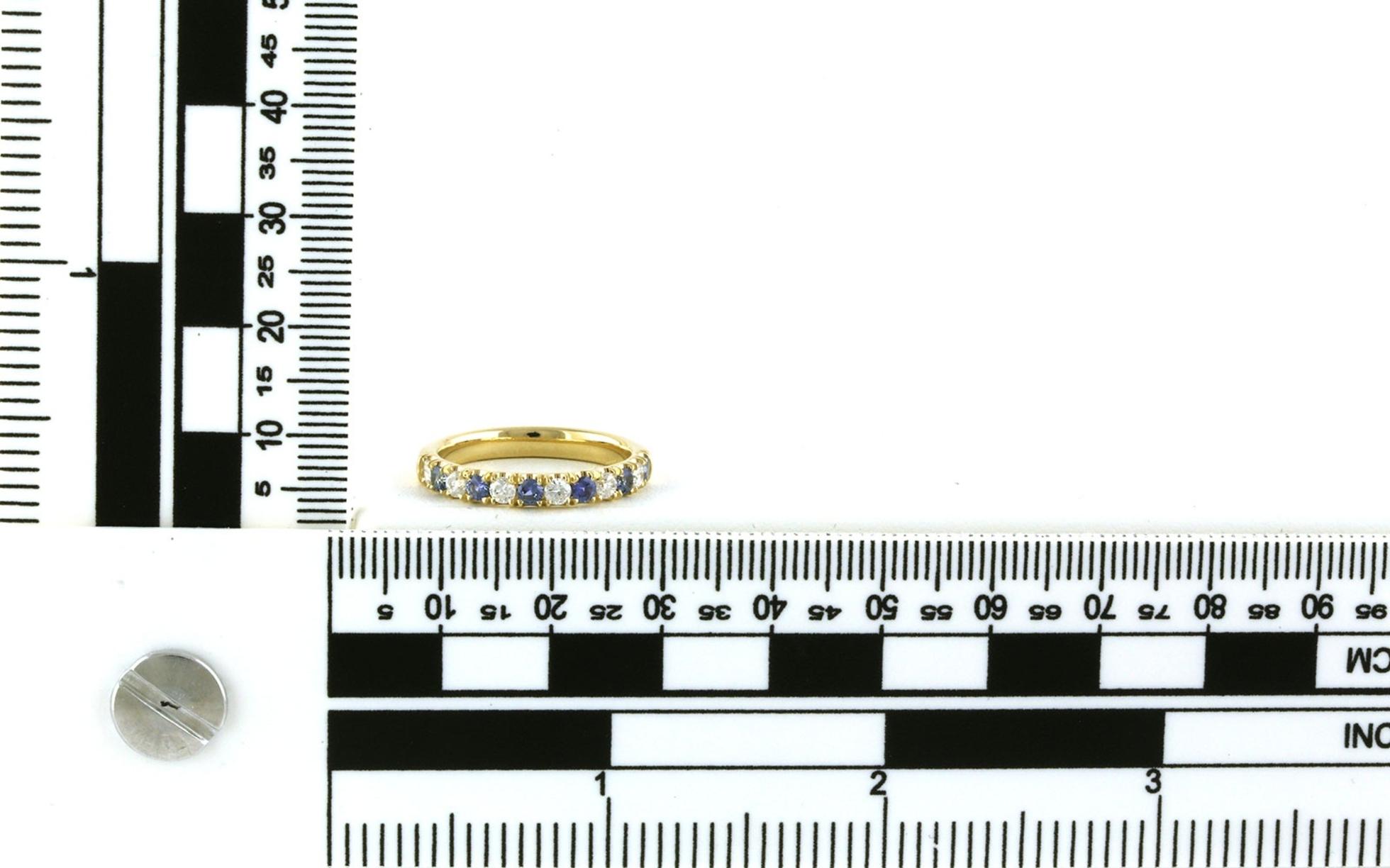 12-Stone Alternating Prong-set Montana Yogo Sapphire and Diamond Band in Yellow Gold (0.80cts TWT) scale