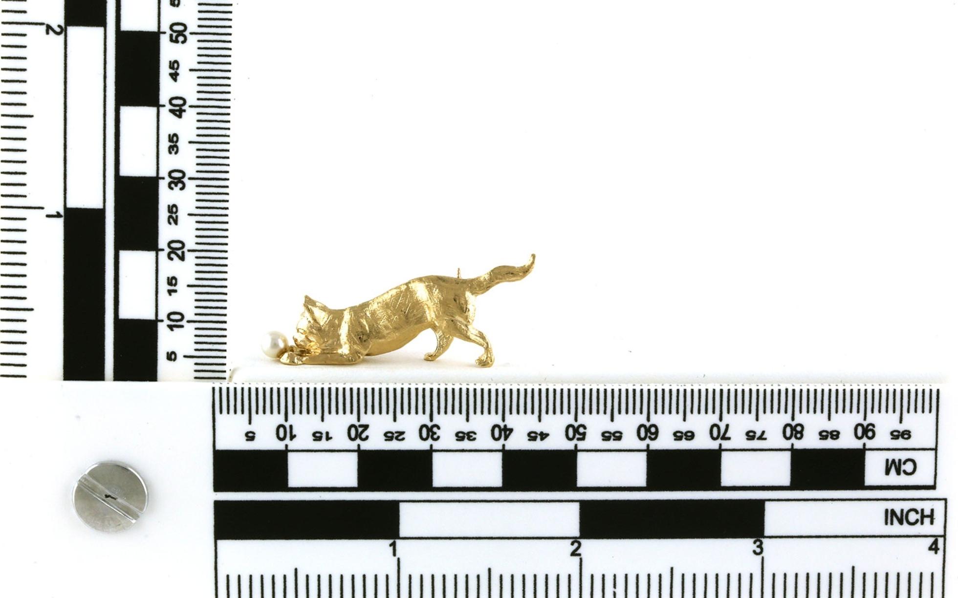 Estate Piece: Cat with Pearl Brooch - scale