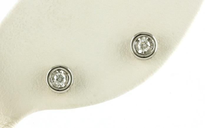 content/products/Illusion-set Diamond Earrings in White gold