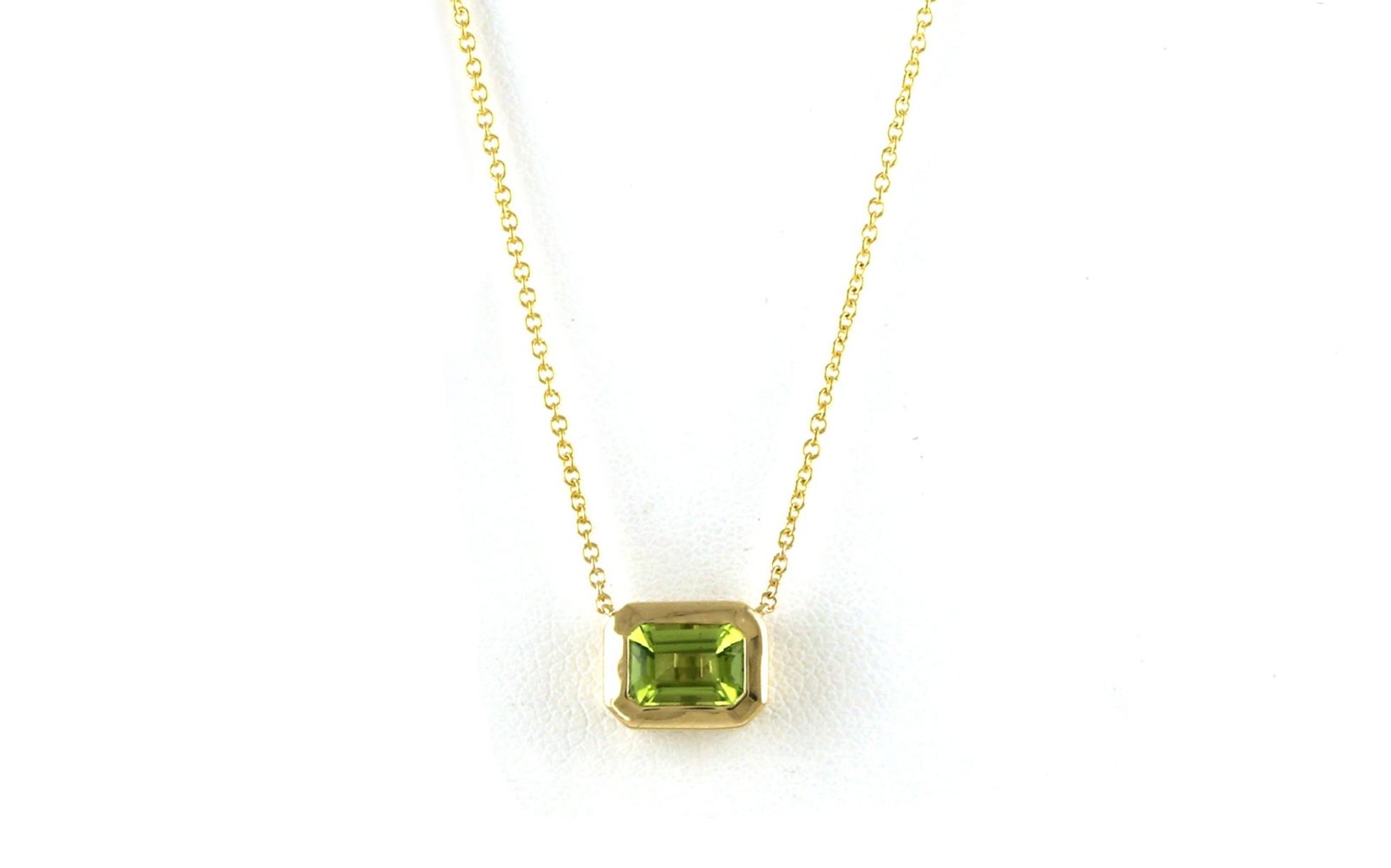 Bezel-Set Solitaire Emerald-cut Peridot Necklace in Yellow Gold (0.9cts TWT)