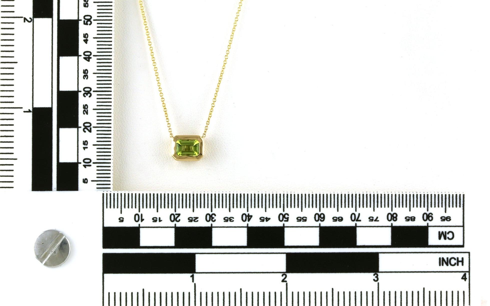 Bezel-Set Solitaire Emerald-cut Peridot Necklace in Yellow Gold (0.9cts TWT) Scale