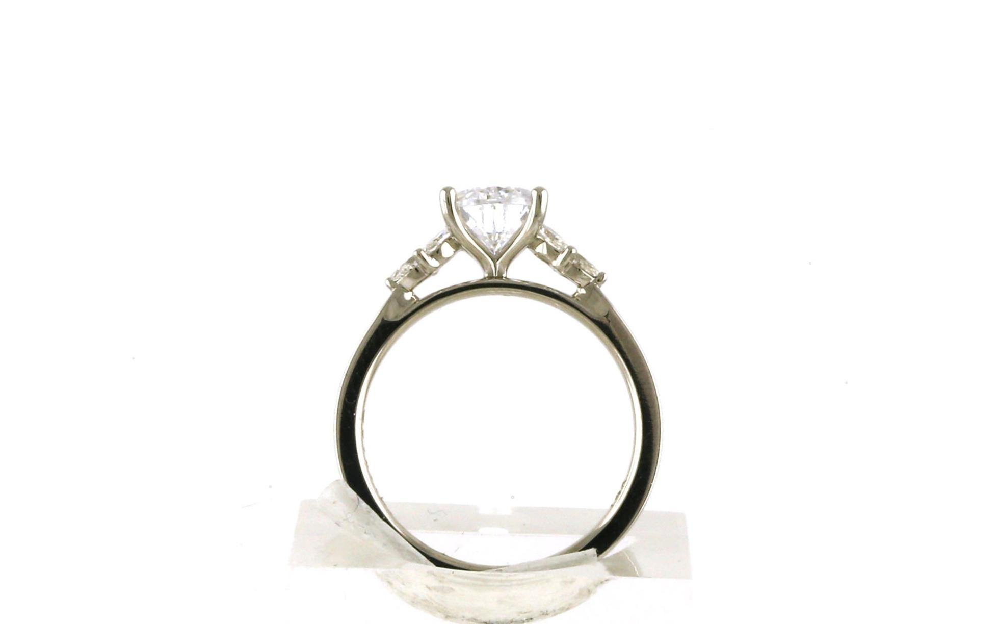 7-Stone Darby Cluster Pear-cut Engagement Ring Mounting in White Gold (0.31cts TWT) - Side