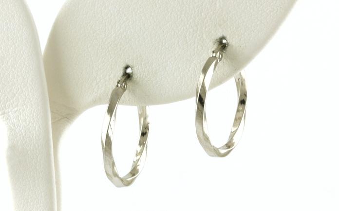 content/products/Twisted Small Hoop Earrings in White Gold