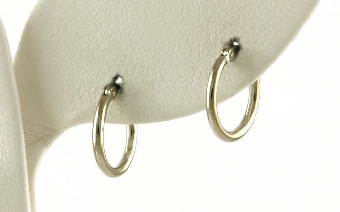 content/products/Hoop Earrings in White Gold (1.5x12 mm)