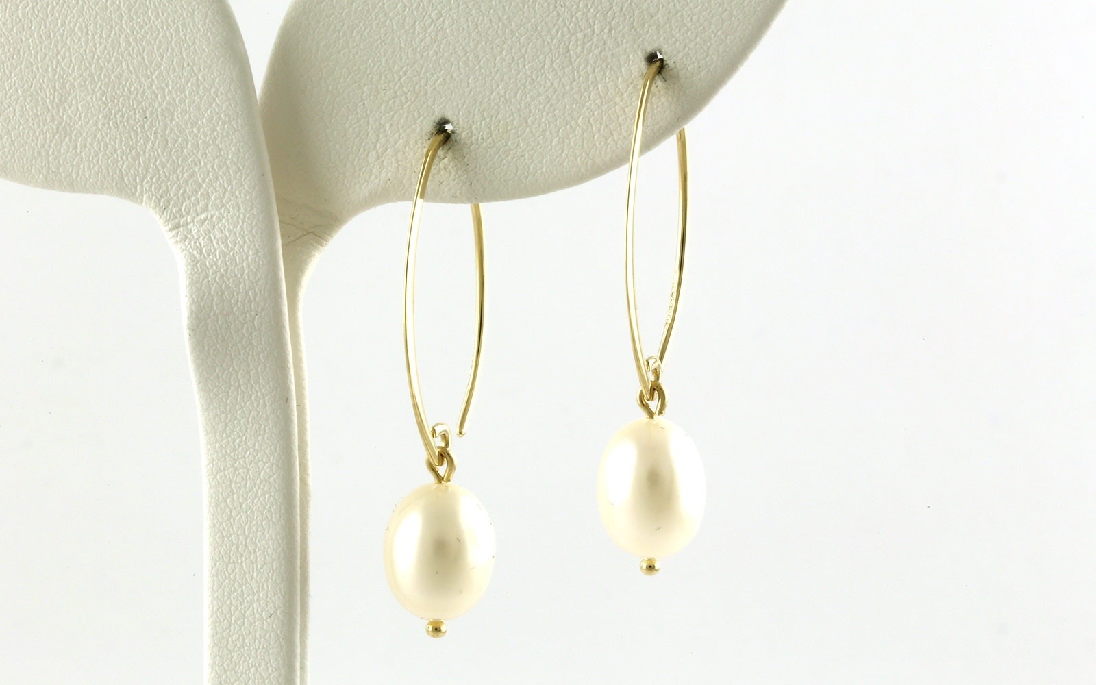 Sweep Earrings with Fresh Water Pearls in Yellow Gold