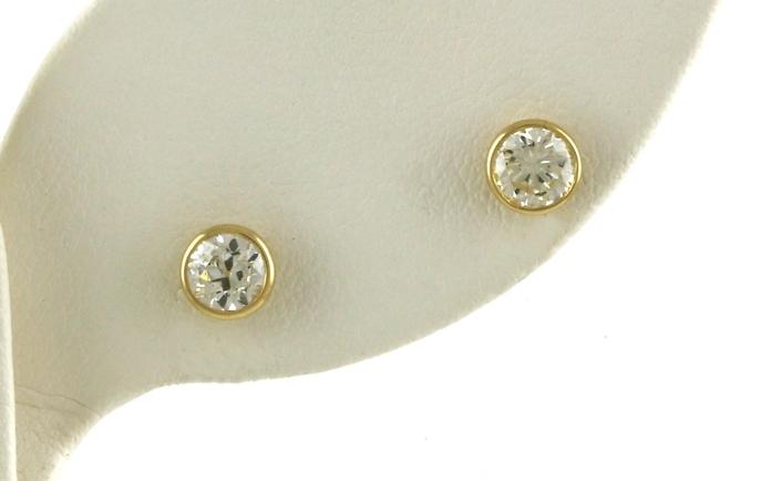 content/products/Diamond Stud Earrings in Bezel Settings in Yellow Gold (0.76cts TWT)