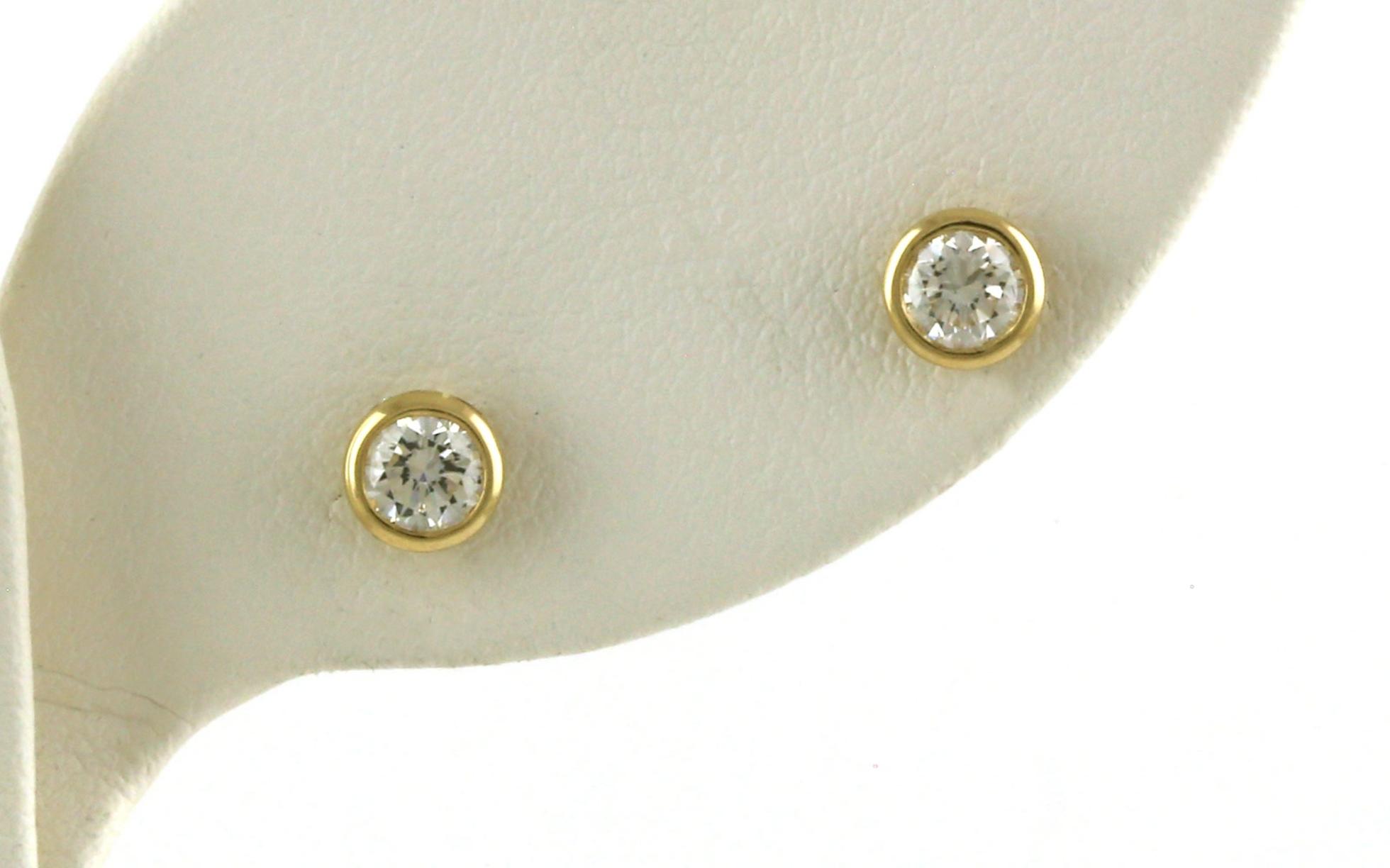 Diamond Stud Earrings in Bezel Settings in Yellow Gold (0.46cts TWT)