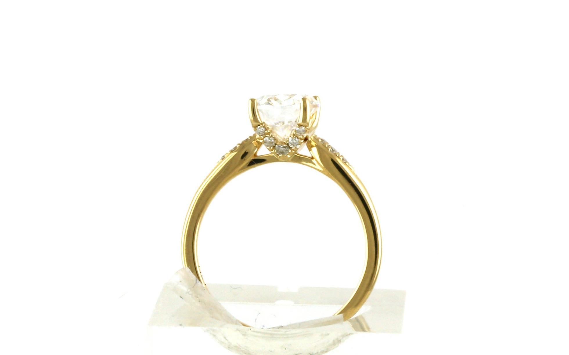 Oval-cut Engagement Ring Mounting with Diamond Accents in Yellow Gold (0.10cts TWT) side