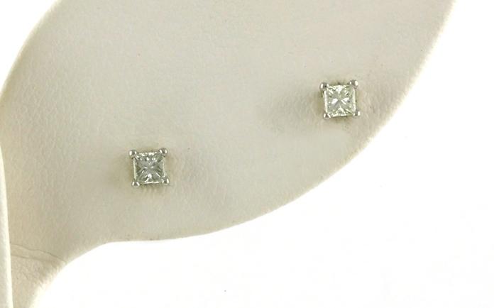 content/products/Princess-cut Diamond Stud Earrings in White Gold (0.25cts TWT)