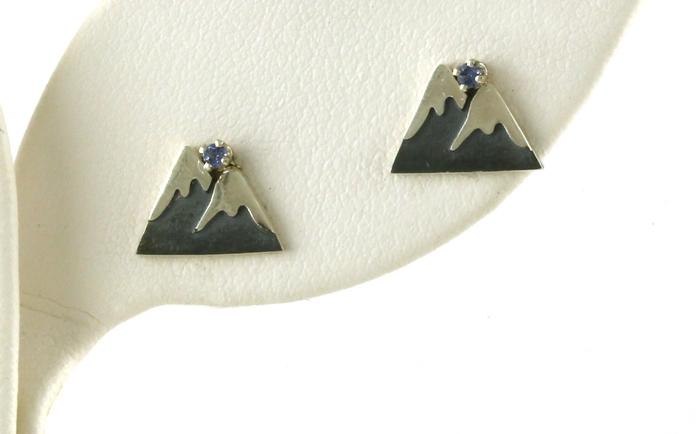 content/products/Mountain Peak Montana Yogo Sapphire Stud Earrings in Sterling Silver (0.05cts TWT)