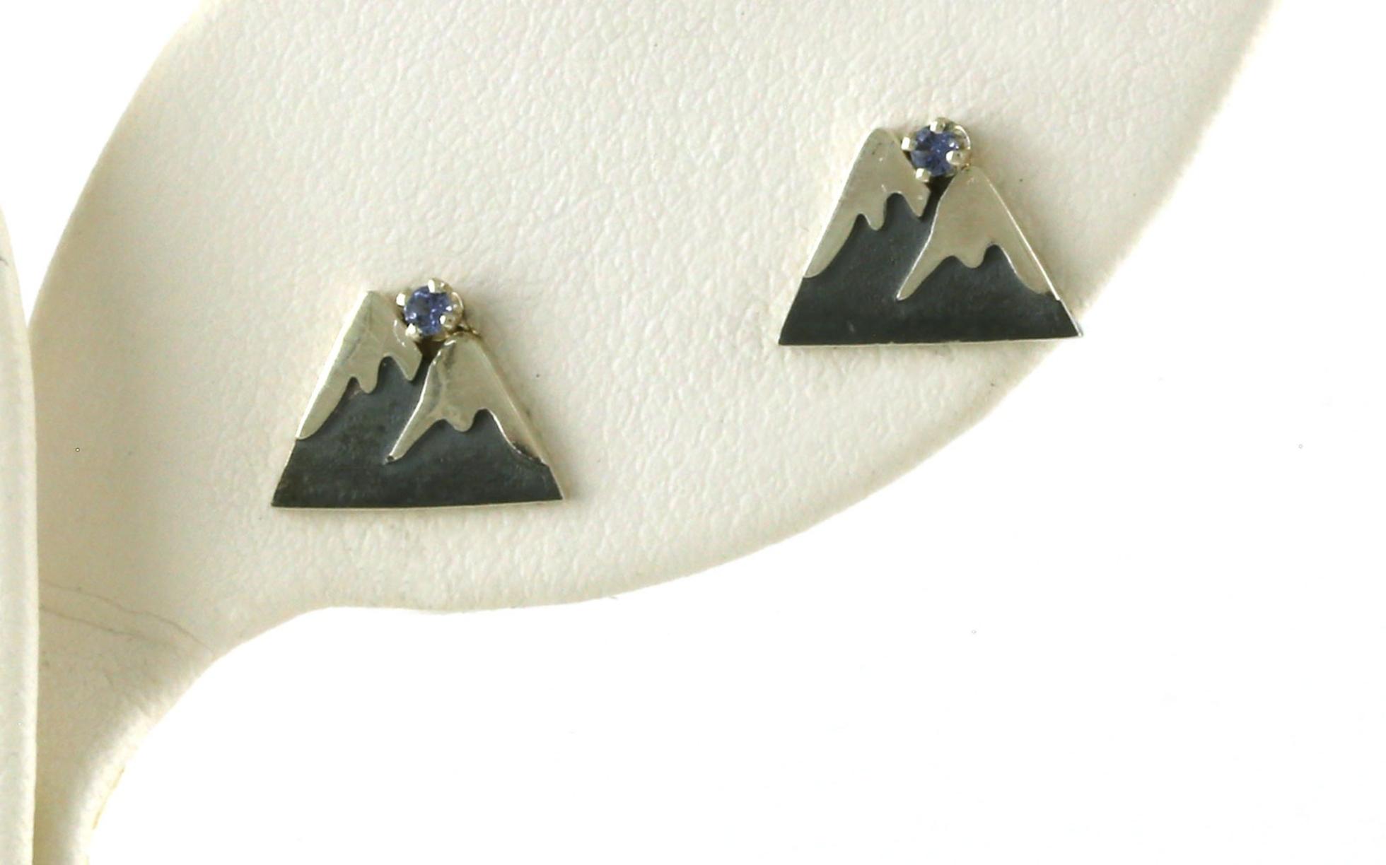 Mountain Peak Montana Yogo Sapphire Stud Earrings in Sterling Silver (0.05cts TWT)