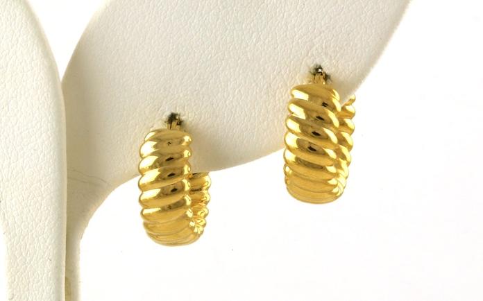 content/products/Hollow Wide Ridged Texture Hoop Earrings in Yellow Gold 