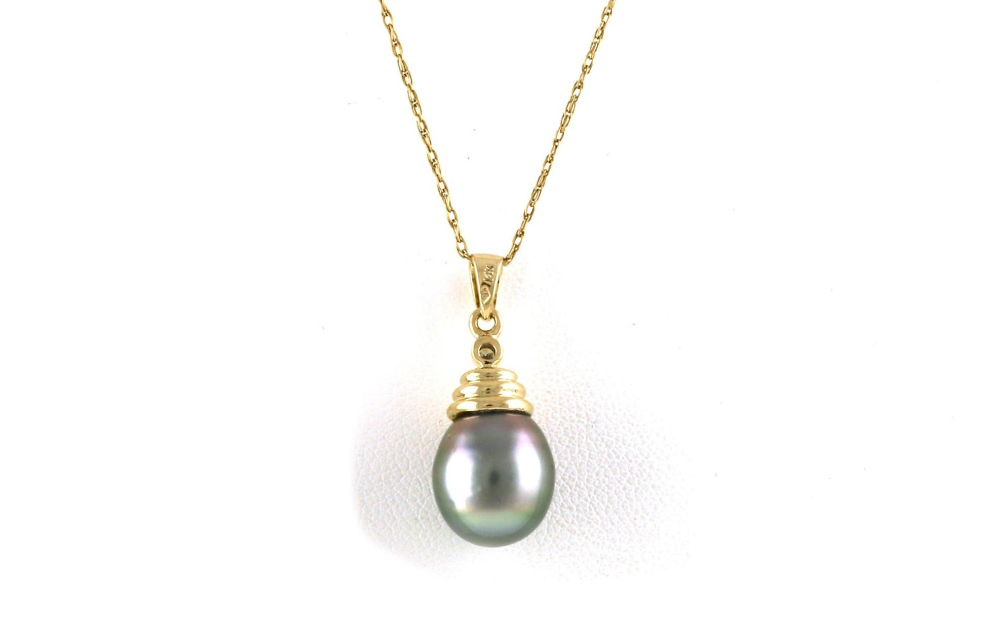 Estate Piece: Solitaire-style Beehive Top Grey Pearl Necklace in Yellow Gold