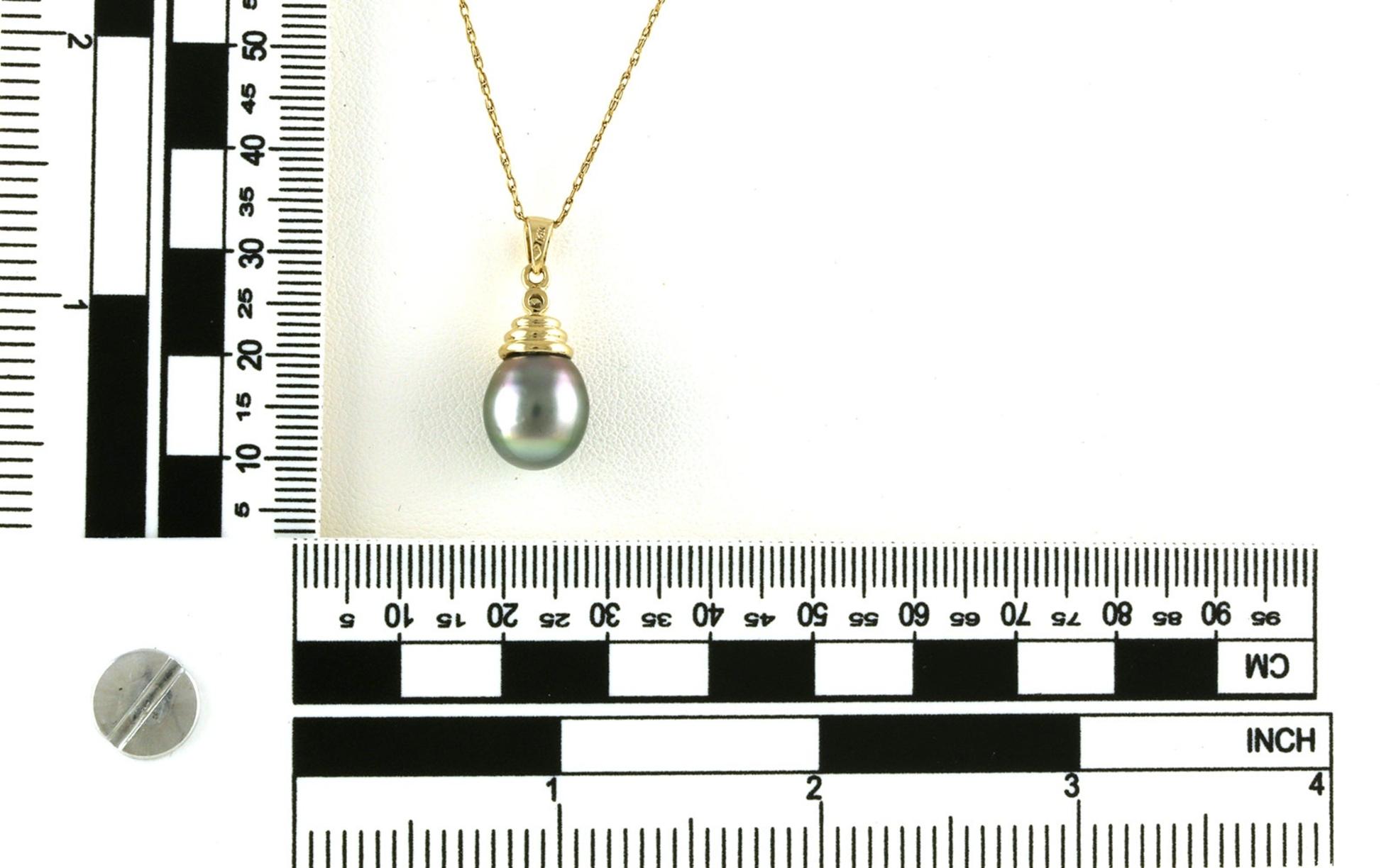 Estate Piece: Solitaire-style Beehive Top Grey Pearl Necklace in Yellow Gold scale