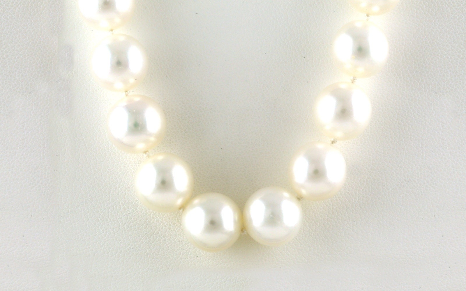 South Sea Pearls Strand with White Gold Clasp (10.5 x 11mm)