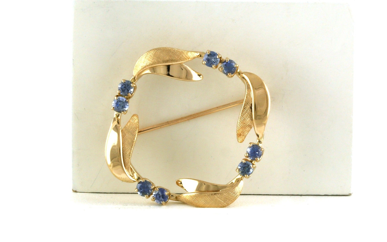 Estate Piece: Wreath Montana Yogo Sapphire Pin-Brooch in Yellow Gold (0.56cts TWT)