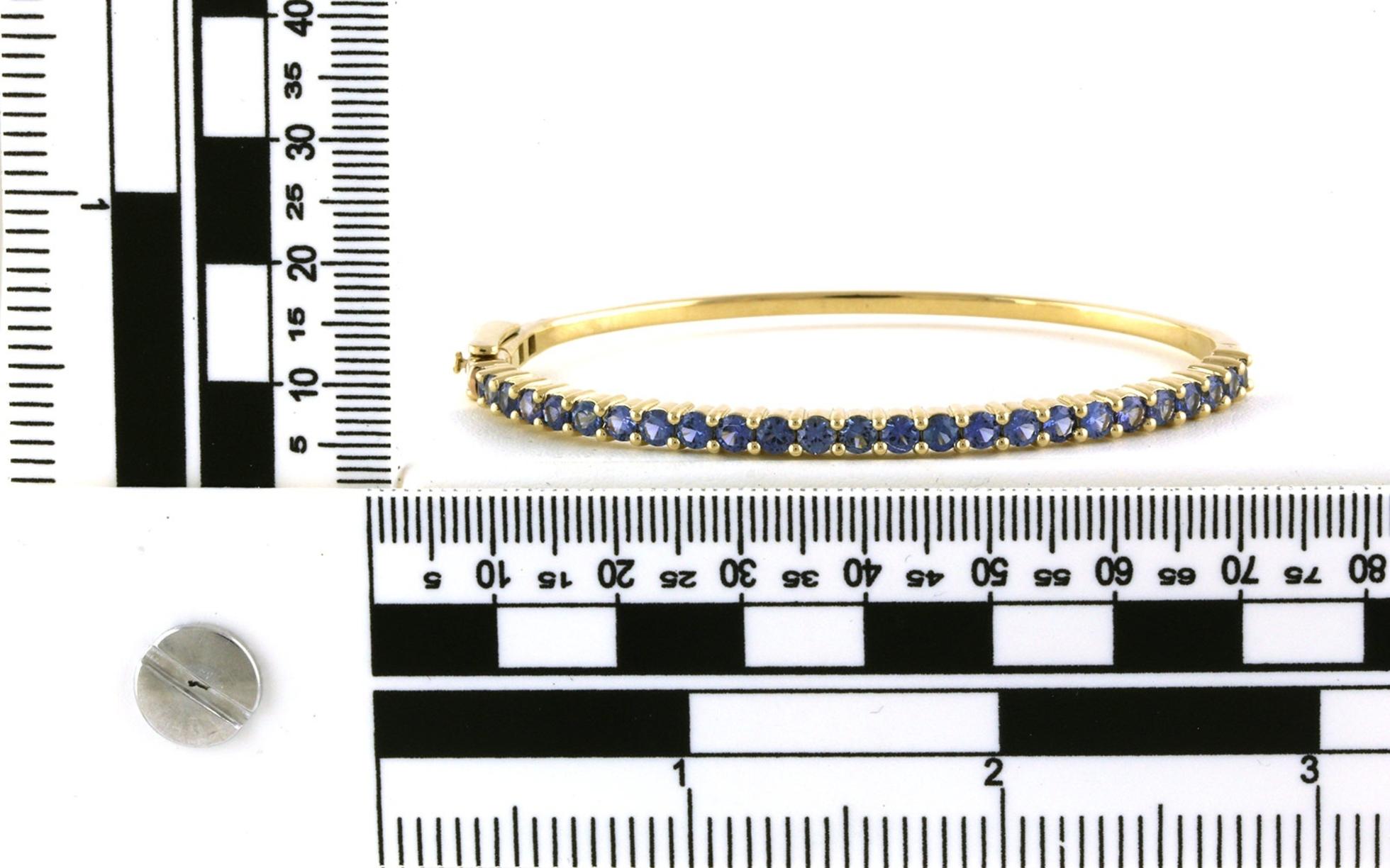 Prong-set Montana Yogo Sapphire Hinged Bangle Bracelet in Yellow Gold (3.45cts TWT) scale