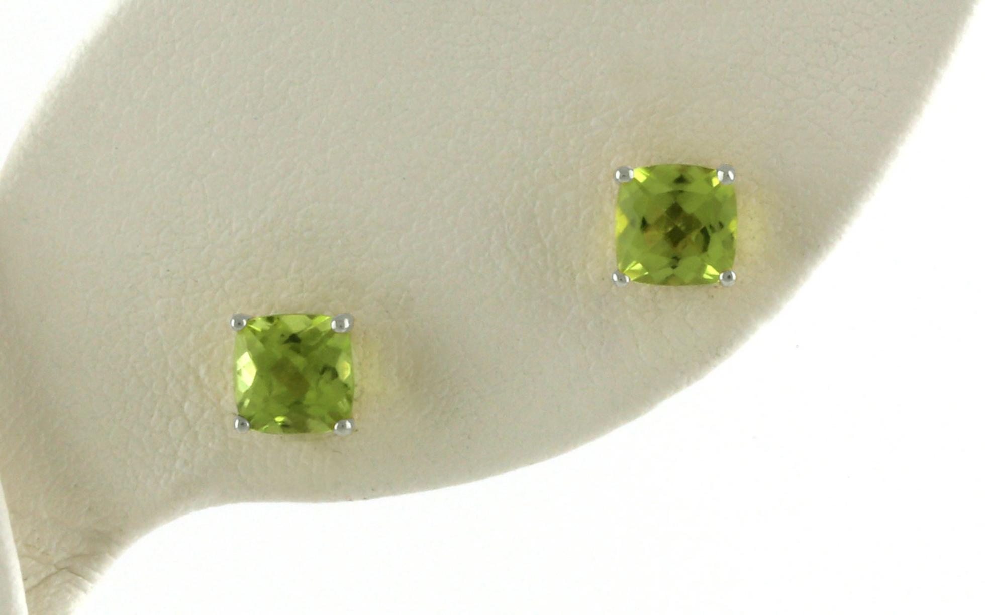 Cushion-cut Peridot Stud Earrings in White Gold (1.28cts TWT)