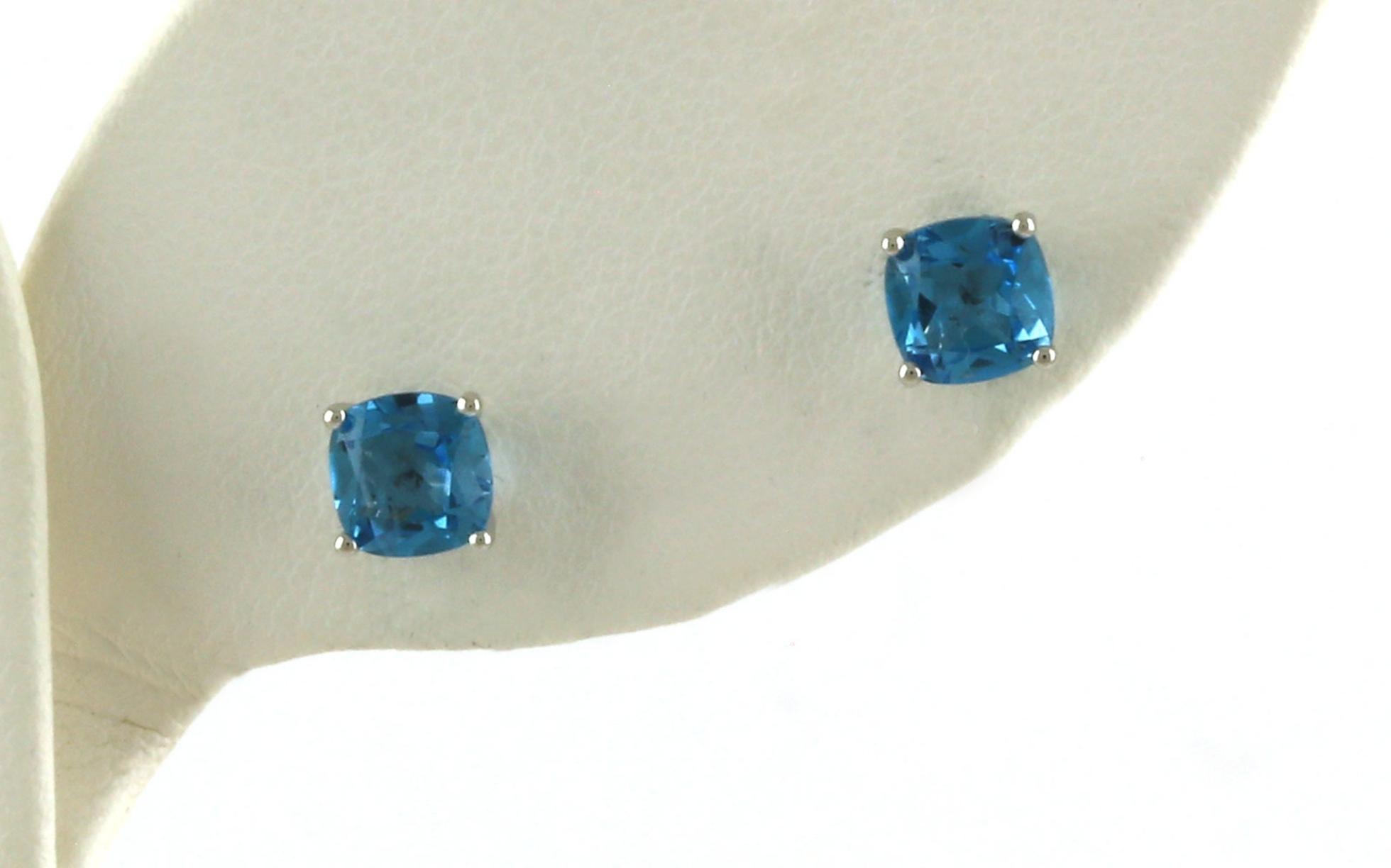 Cushion-cut Blue Topaz Stud Earrings in White Gold (1.50cts TWT)