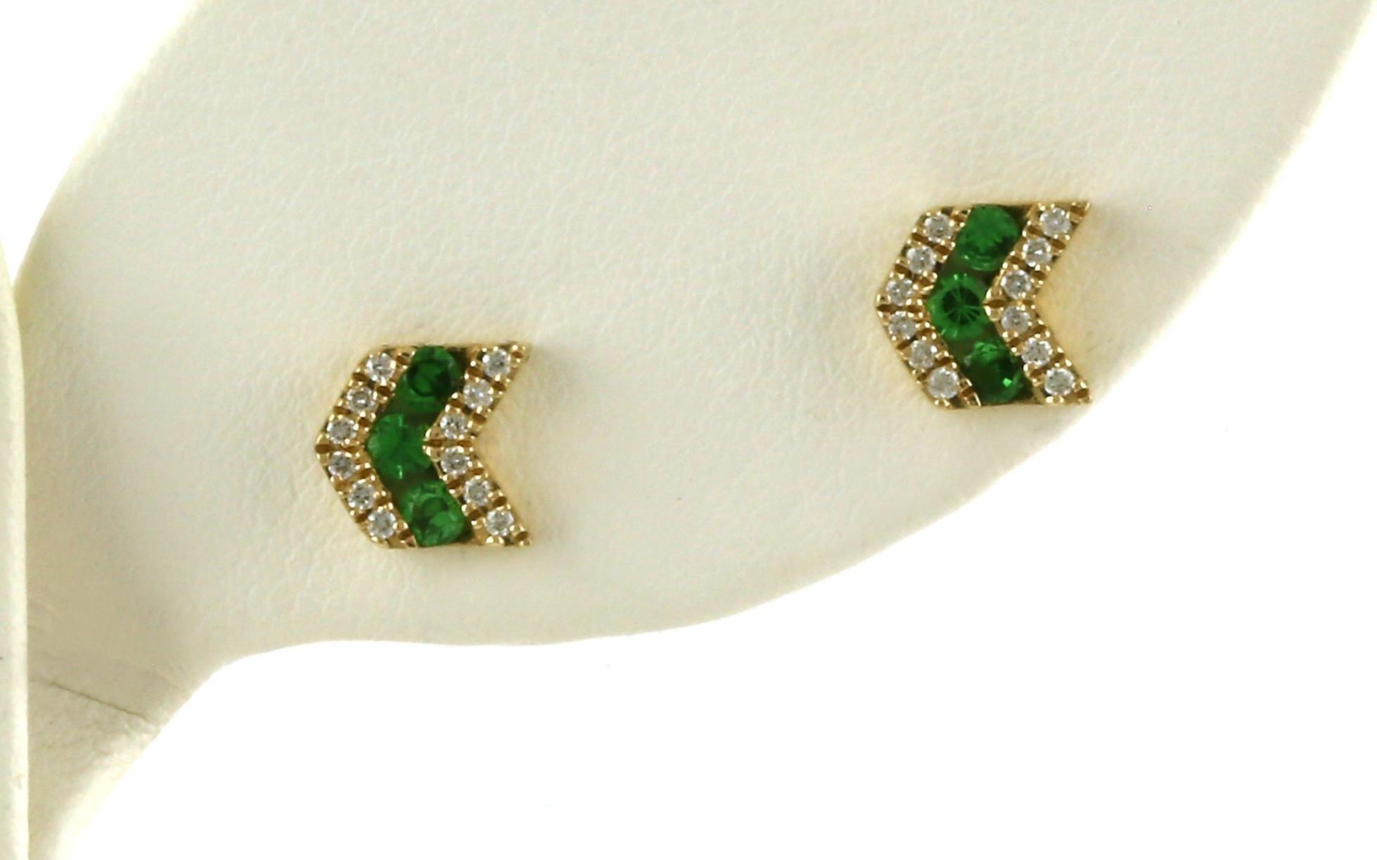 Chevron Tsavorite Garnet and Diamond Stud Earrings in Yellow Gold (0.45cts TWT)