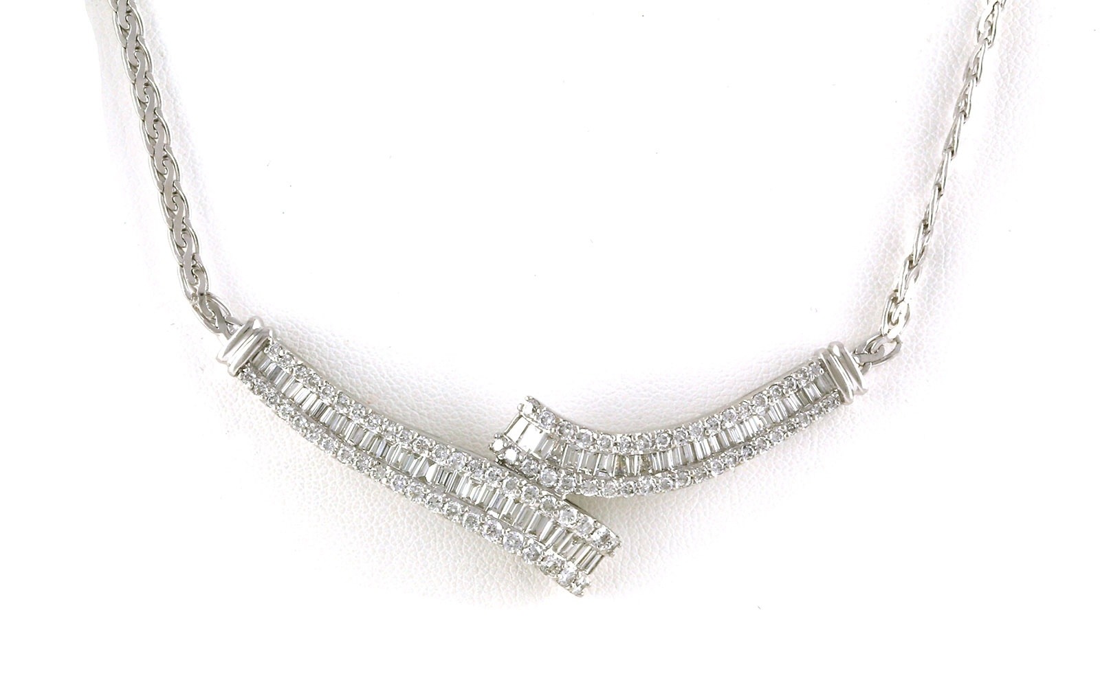 Tapered Baguette-Cut and Round Brilliant-Cut Diamond Collar Necklace in White Gold (3.00cts TWT)