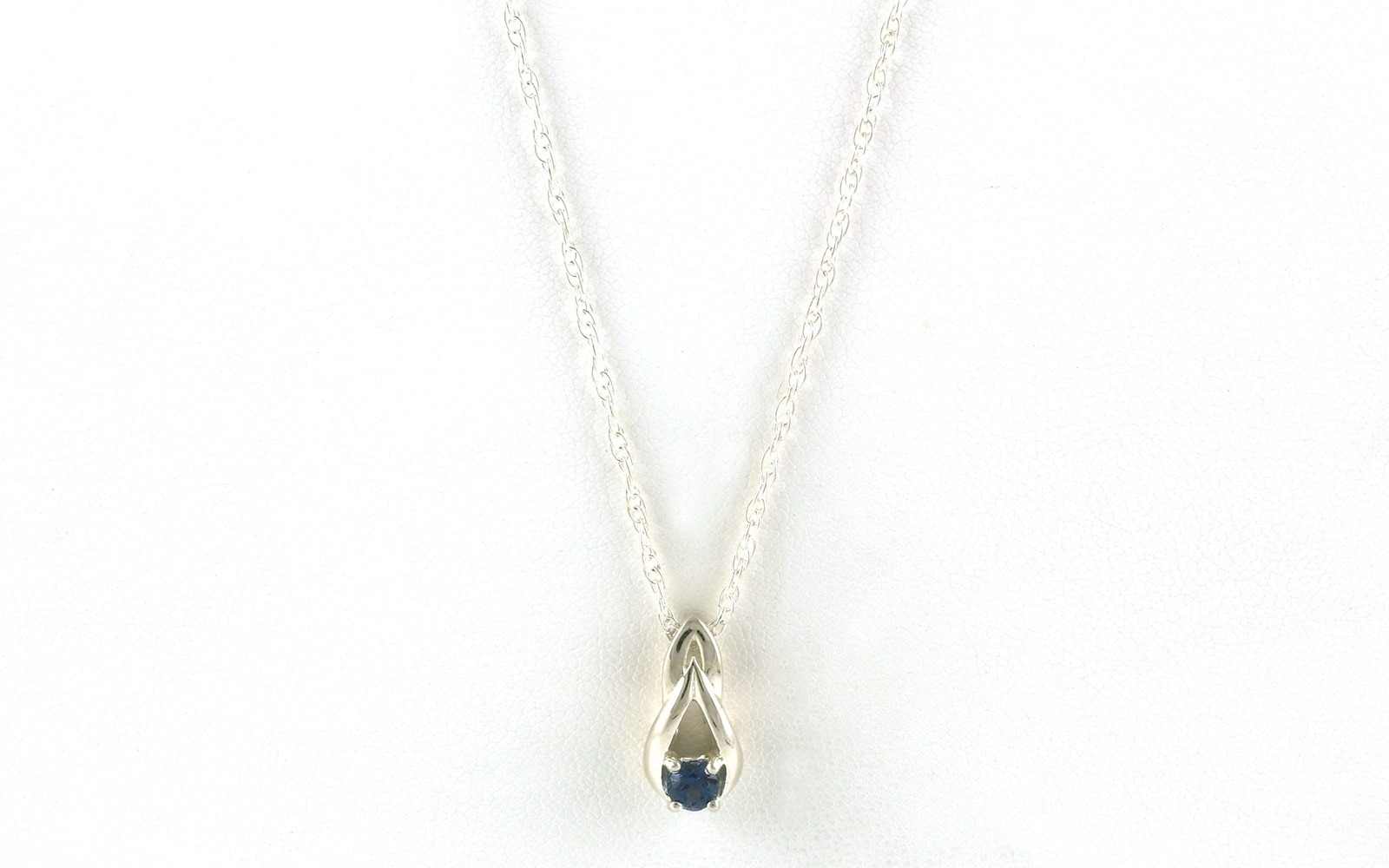 Knot-style Montana Sapphire Solitaire Necklace in Sterling Silver (0.25cts TWT)