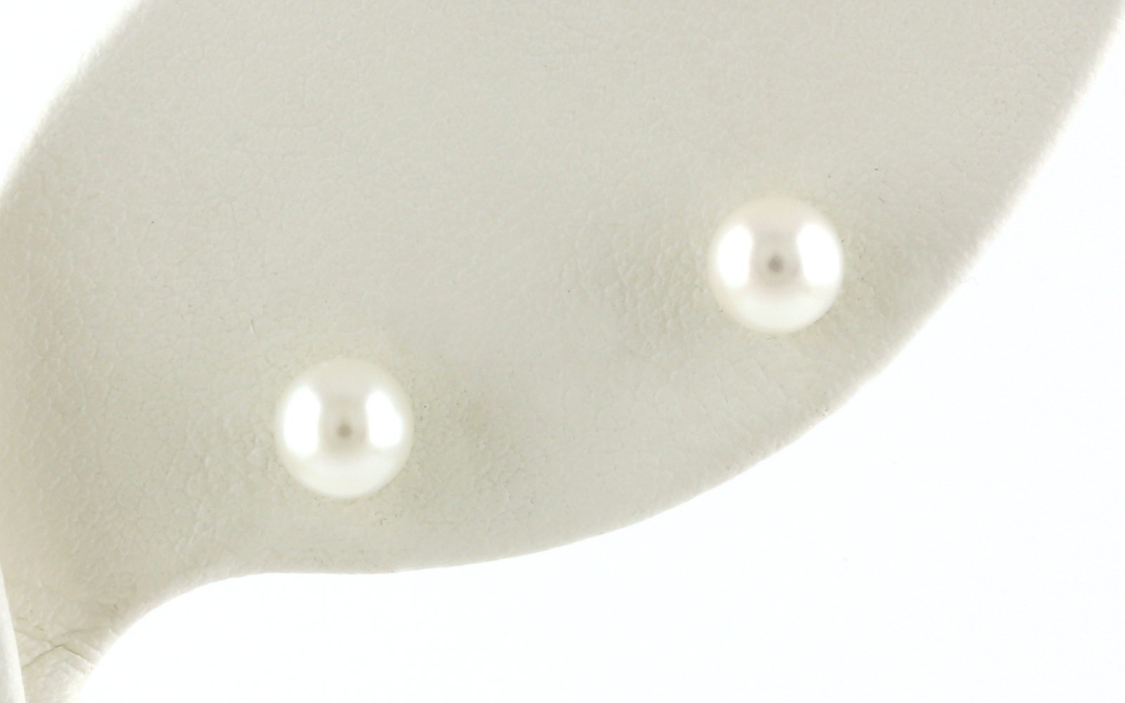 Freshwater Pearl Studs with White Gold Posts (5.00 - 5.50mm)
