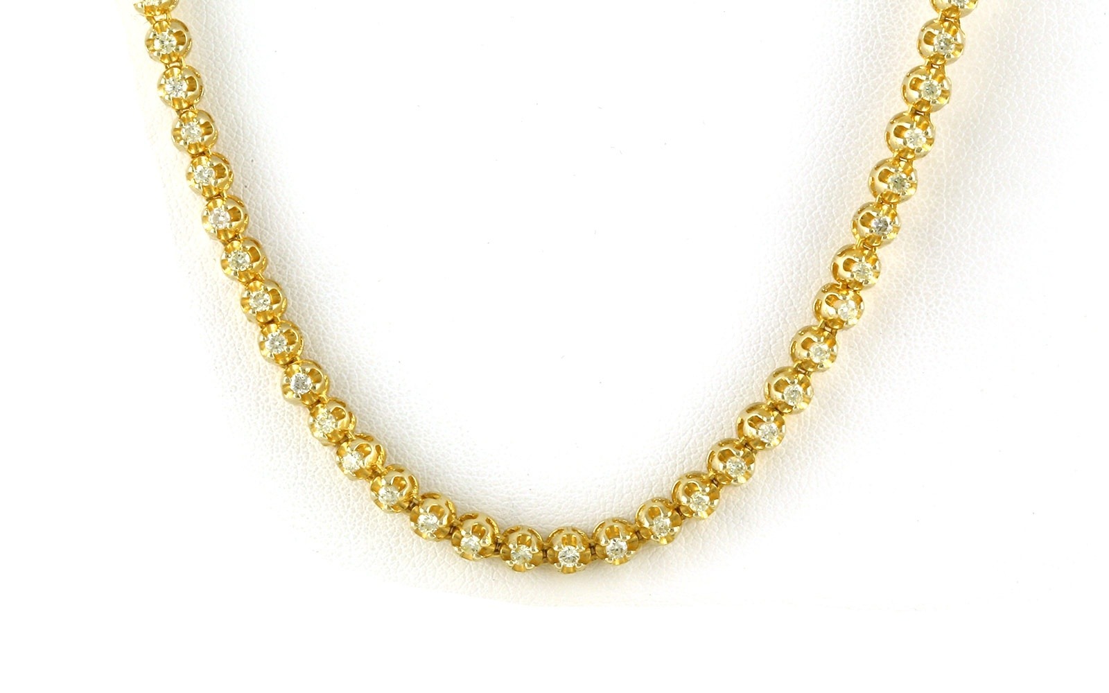 Estate Piece: Riviera-style Diamond Necklace in Yellow Gold (3.20cts TWT)