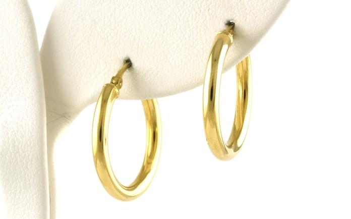 content/products/Hollow Hoop Earrings in Yellow Gold (2.5 x 20 mm)