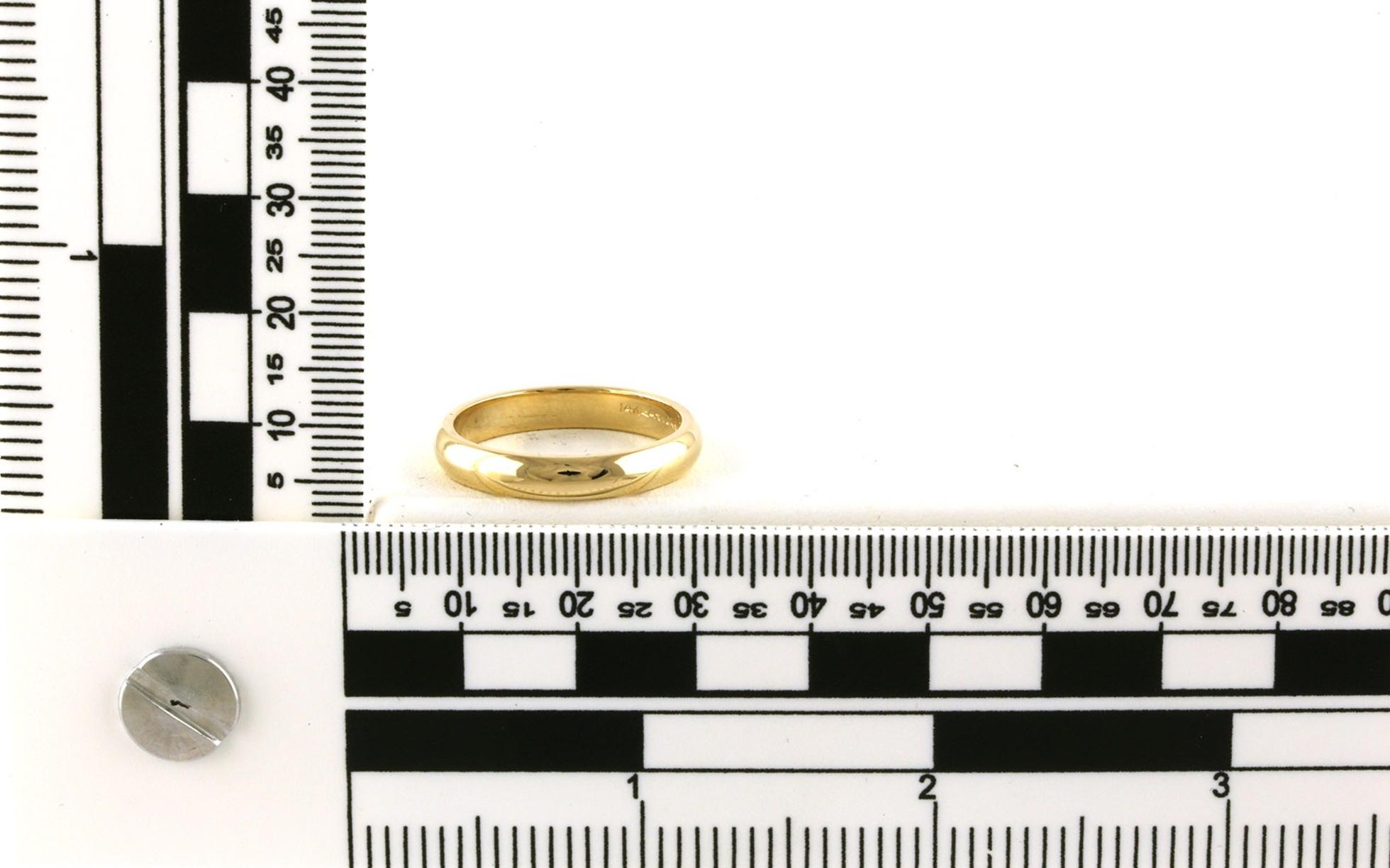 Estate Piece: Half Round Men's Wedding Band in Yellow Gold (3.9mm) scale