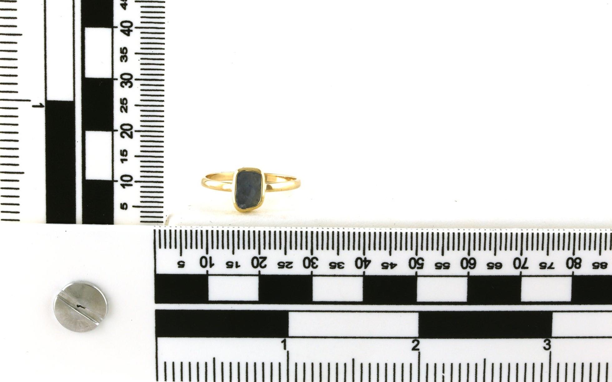 Bezel-set Raw Un-cut Montana Yogo Sapphire Ring in Yellow Gold (1.00cts TWT) scale