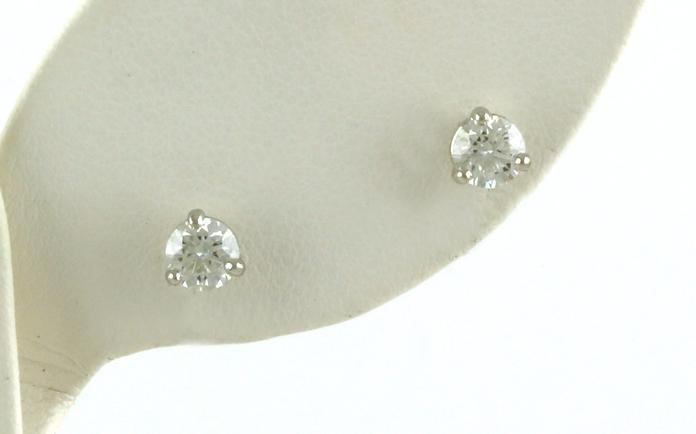 content/products/Diamond 3-Prong Stud Earrings in White Gold (0.72twt)