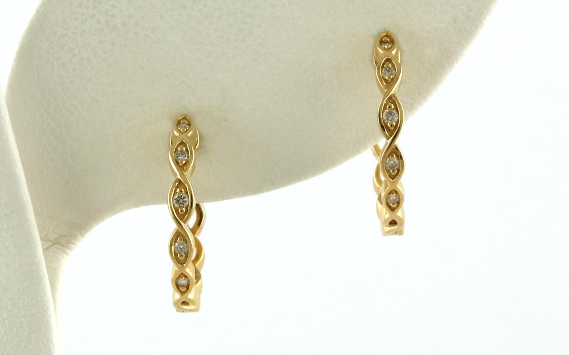 Scalloped Diamond Hoop Earrings in Rose Gold (0.08cts TWT)